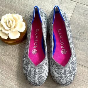 Rothy's round toe size 5 Gray Stone Snake Women's flat Shoes